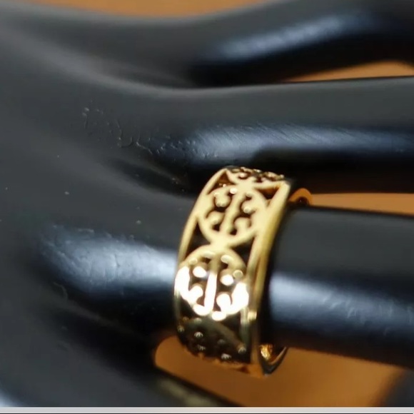 TORY BURCH GOLD PLATE KINSLEY RING SIZE 7. TB LOGO CUT OUTS ALL AROUND, DUST BAG - Picture 9 of 9